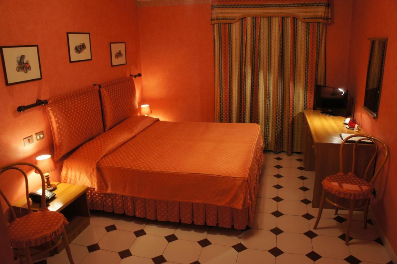 Park Hotel Villa Salzea Trofarello エクステリア 写真